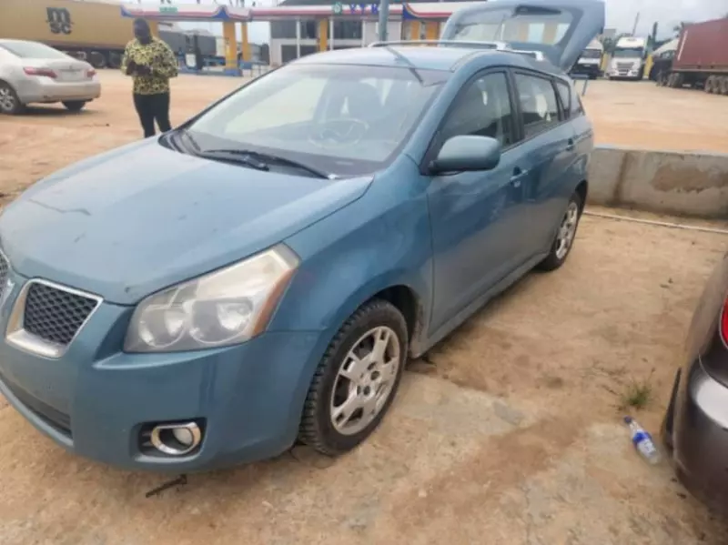 Pontiac Vibe   - 2008