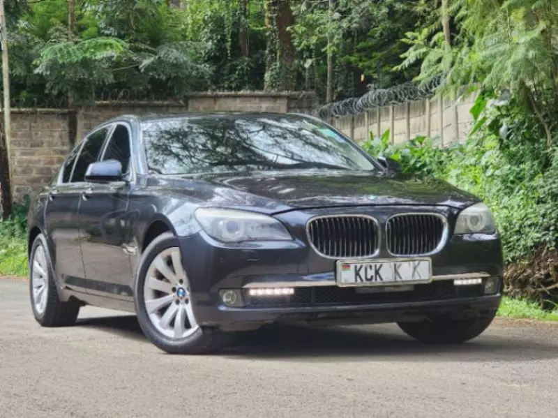 BMW 740   - 2010