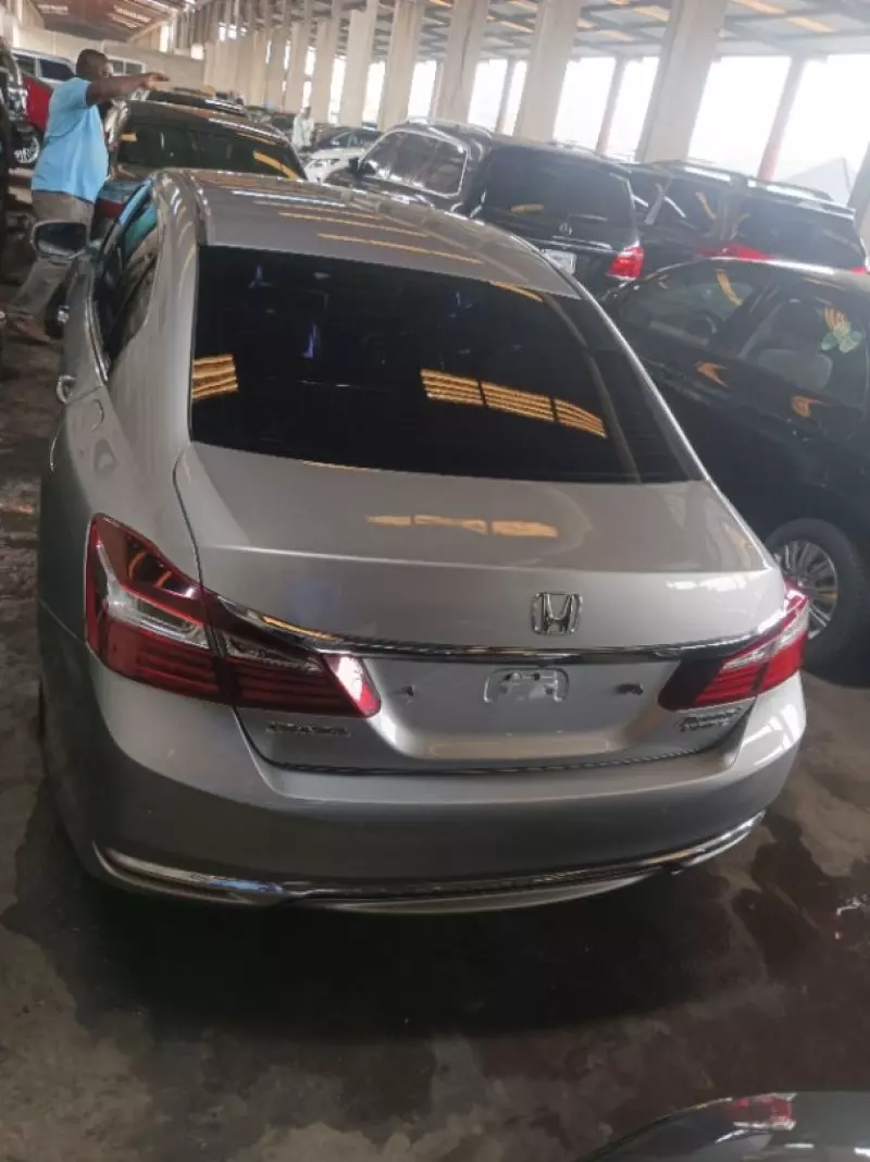 Honda Accord   - 2017