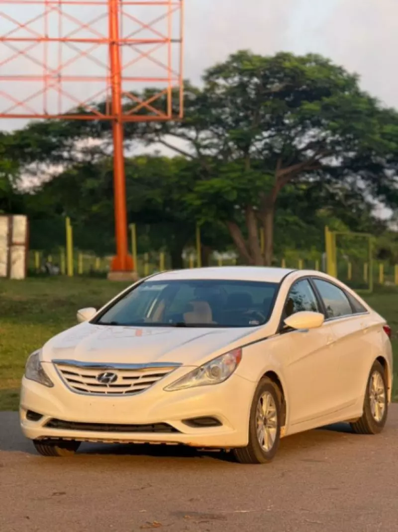 Hyundai Sonata   - 2013