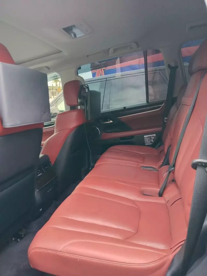 Lexus LX 570   - 2017
