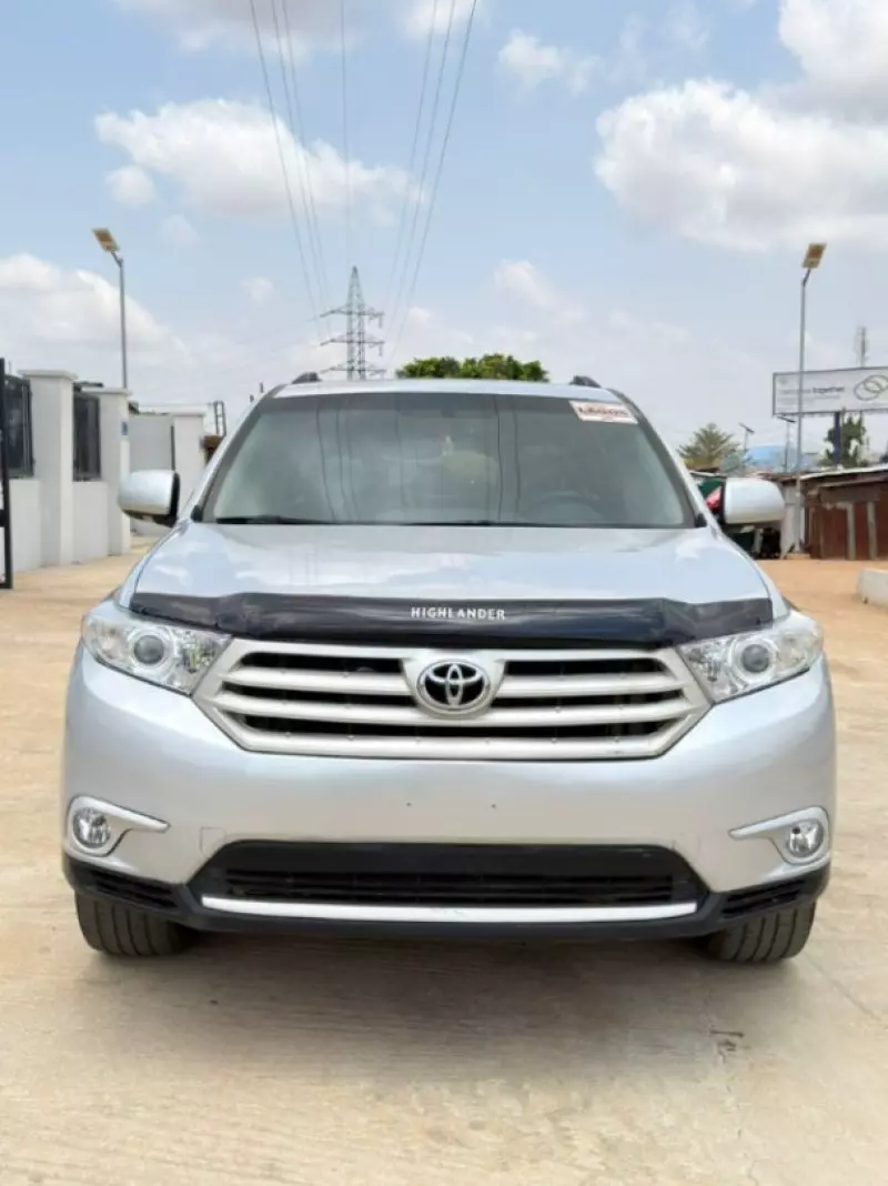 Toyota Highlander   - 2012