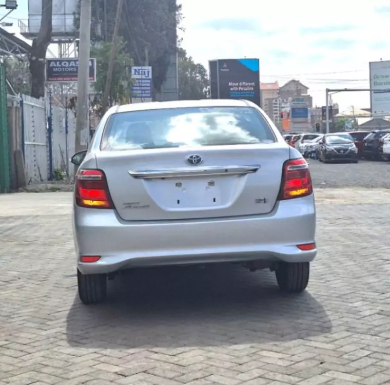 Toyota Axio    -