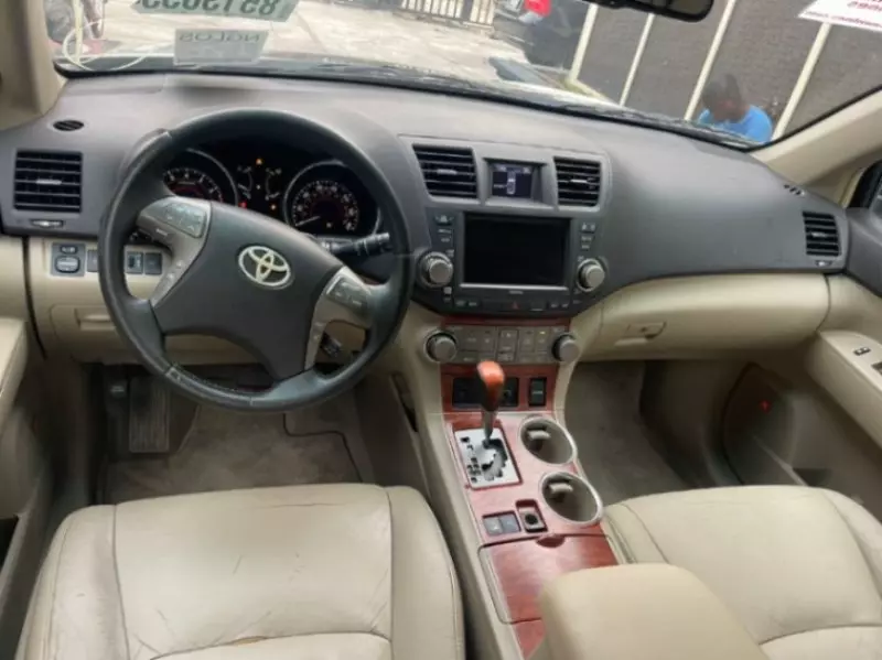 Toyota RAV 4   - 2021