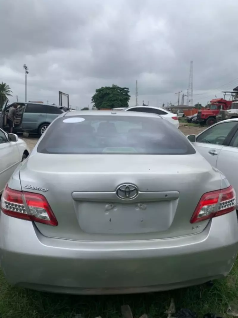 Toyota Camry   - 2010