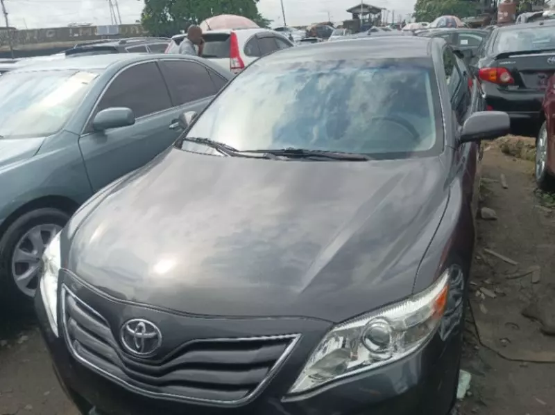 Toyota Camry   - 2010