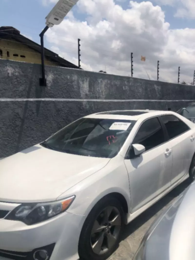 Toyota Camry   - 2012