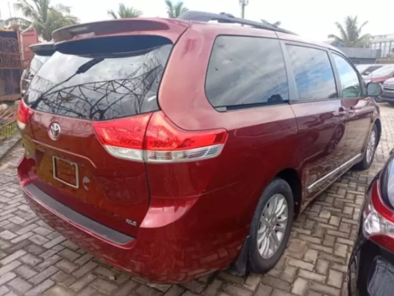 Toyota Sienna   - 2014