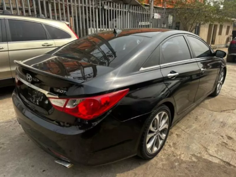 Hyundai Sonata   - 2013