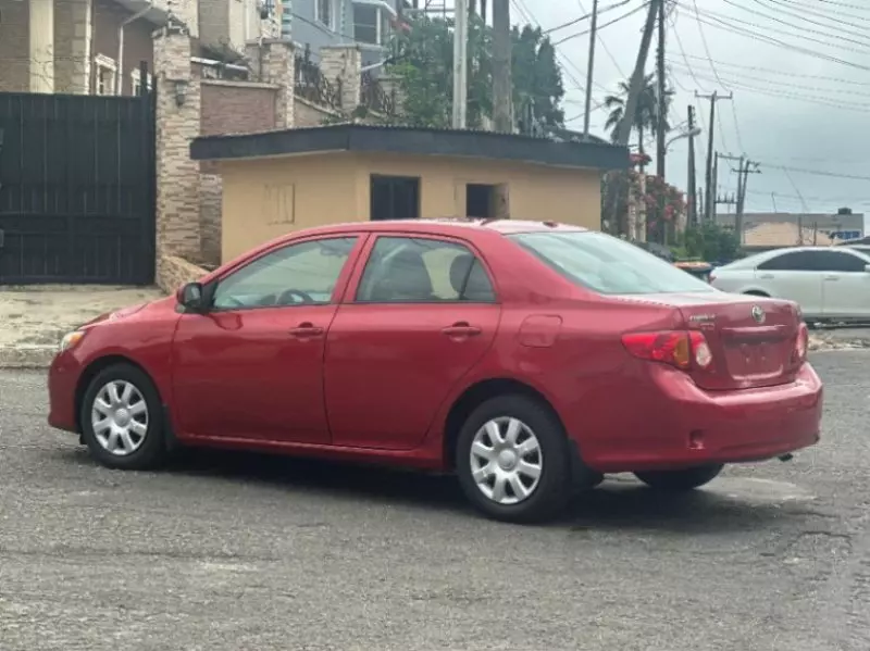 Toyota Corolla   - 2010