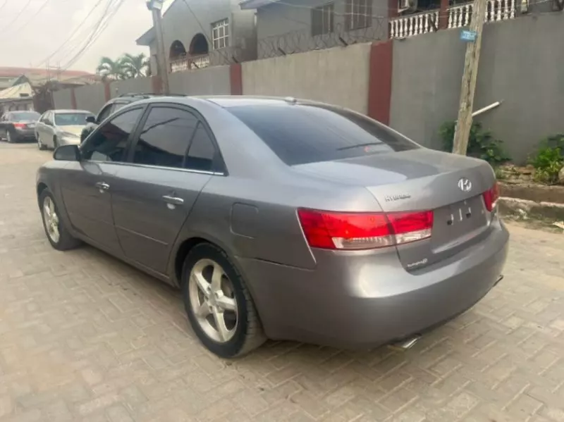 Hyundai Sonata   - 2008