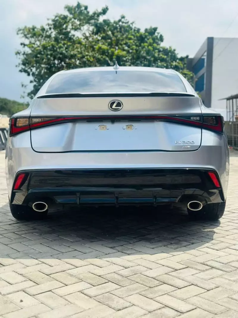 Lexus IS 300   - 2023