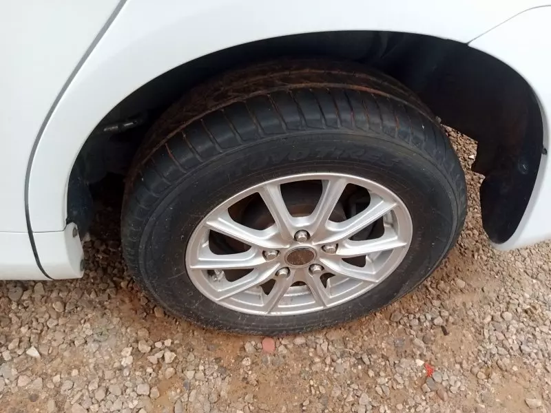 Toyota Noah   - 2012