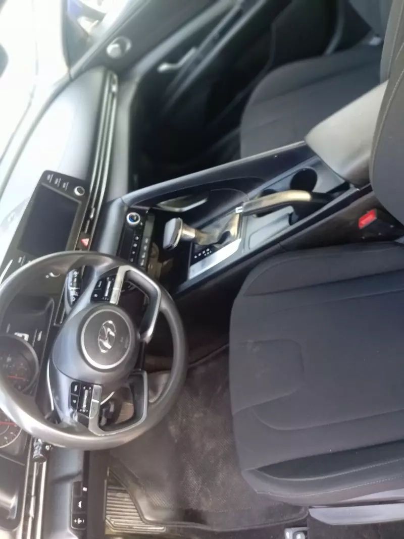 Hyundai Elantra   - 2021