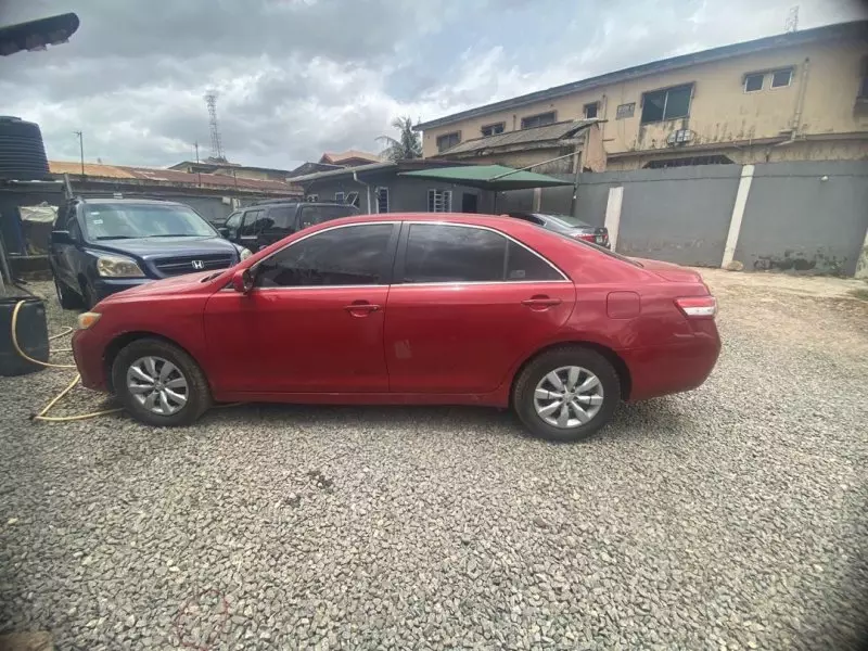 Toyota Camry   - 2010