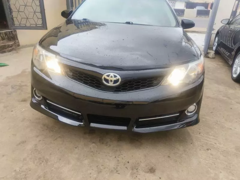 Toyota Camry   - 2014