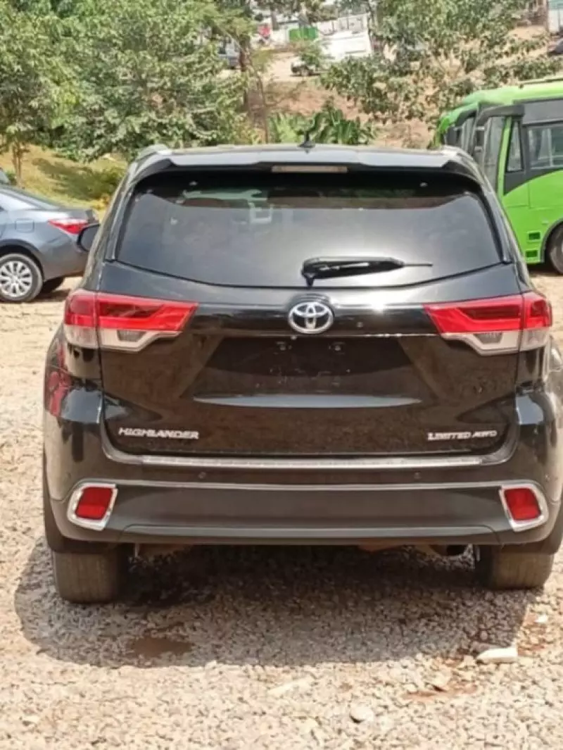 Toyota Highlander   - 2015