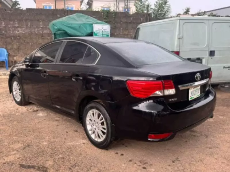 Toyota Avensis   - 2013