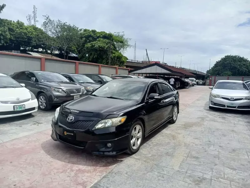 Toyota Camry   - 2011