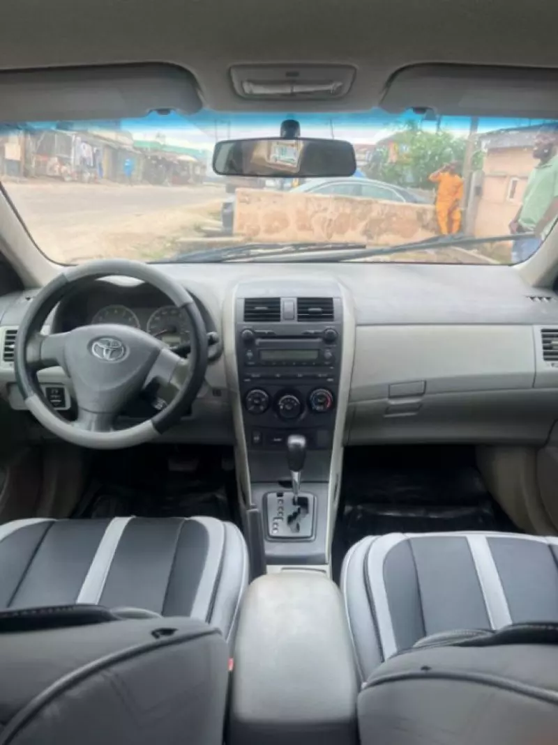 Toyota Corolla   - 2009