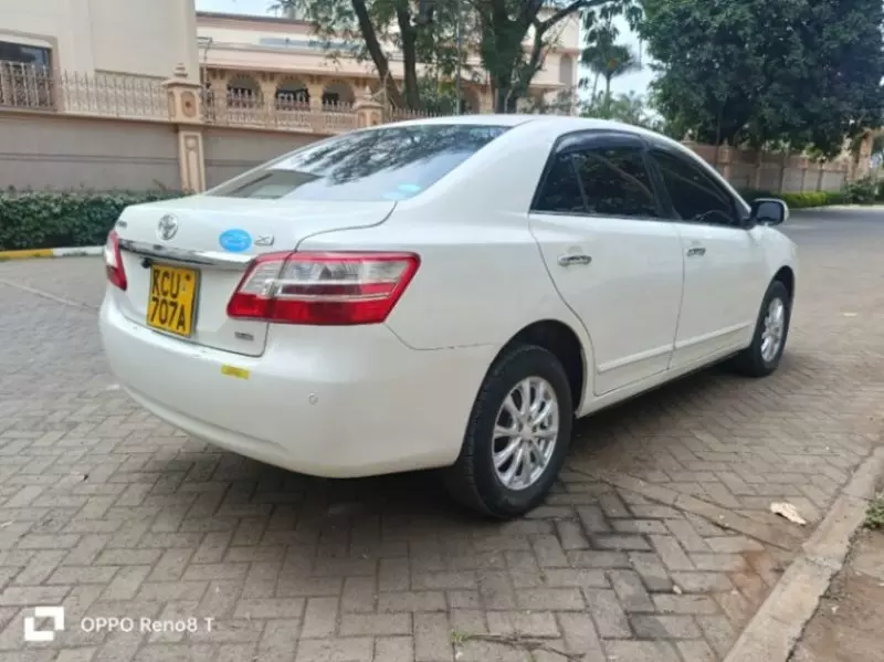 Toyota Premio    - 2012