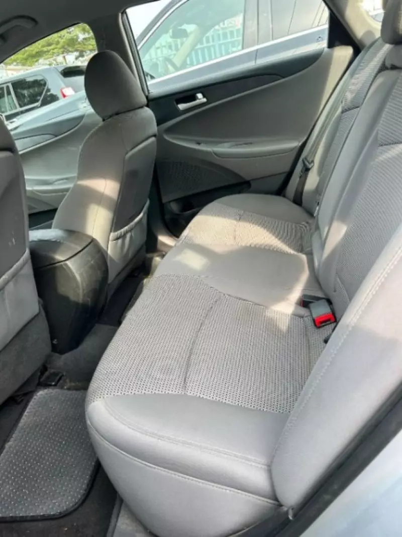 Hyundai Sonata   - 2012