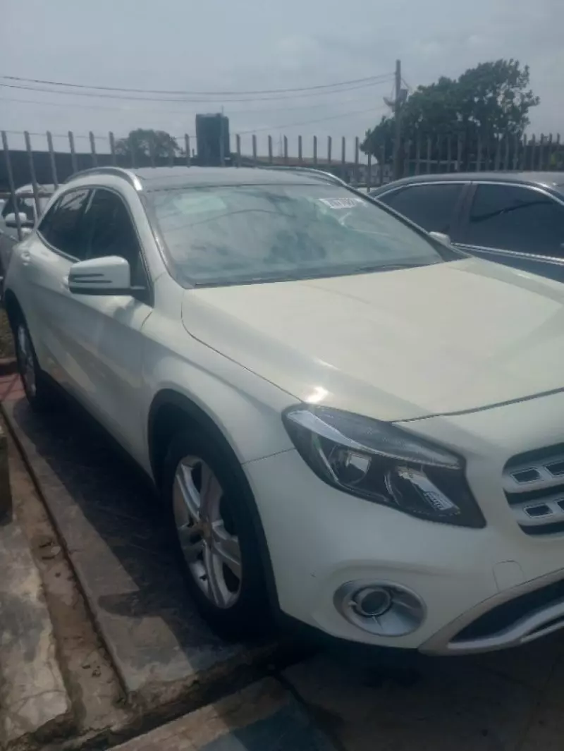 Mercedes-Benz Gla-class   - 2015