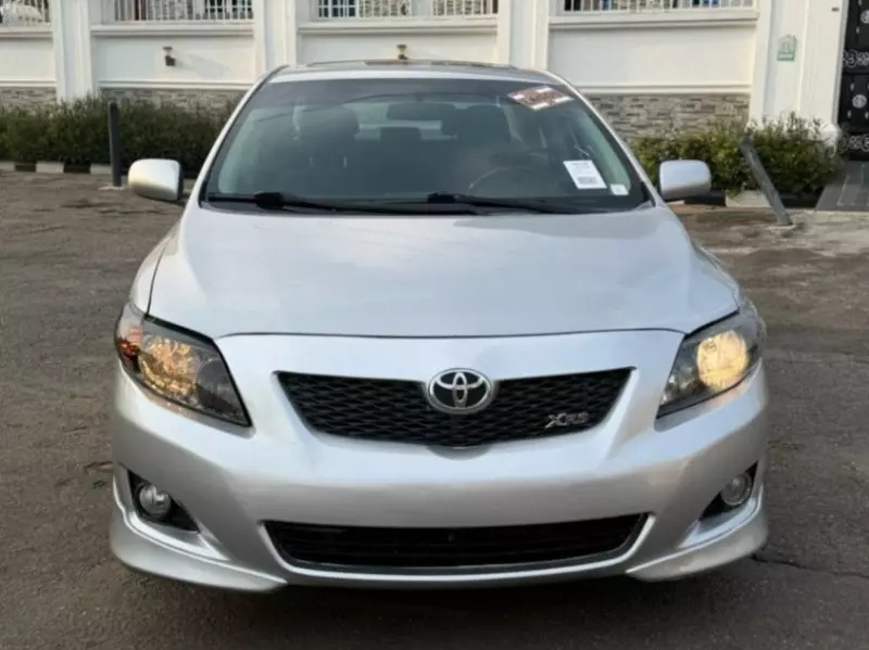 Toyota Corolla   - 2010