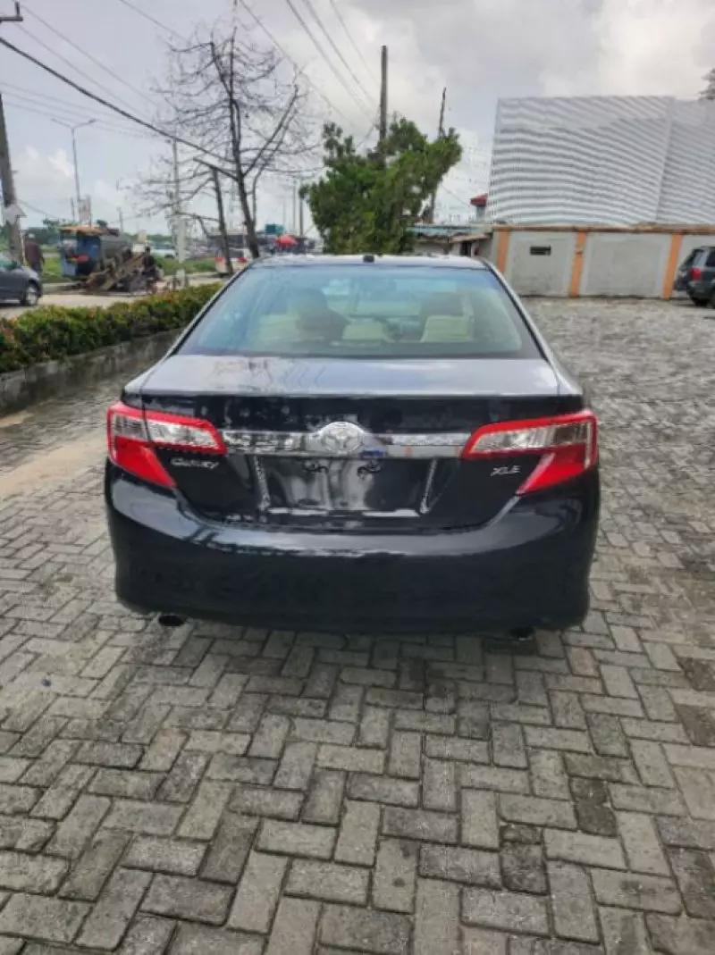 Toyota Camry   - 2012