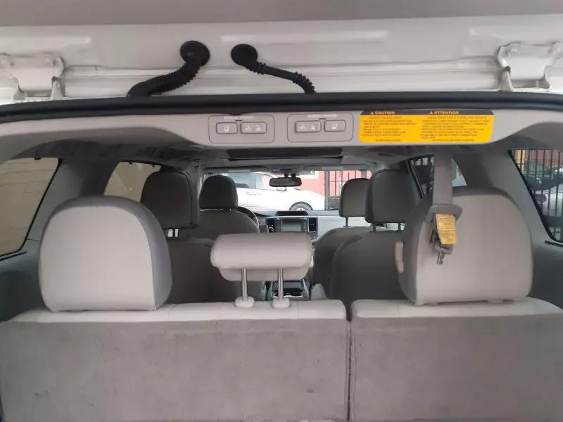 Toyota Sienna   - 2011