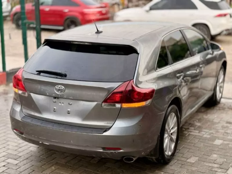 Toyota Venza   - 2013