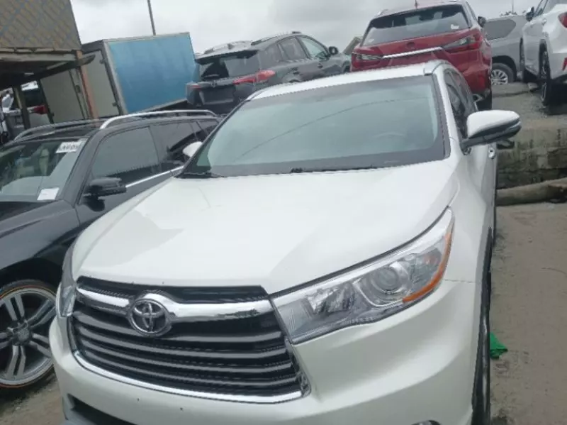 Toyota Highlander   - 2014