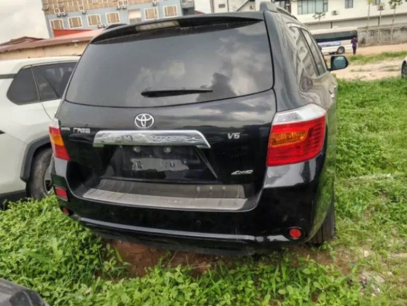 Toyota Highlander   - 2011