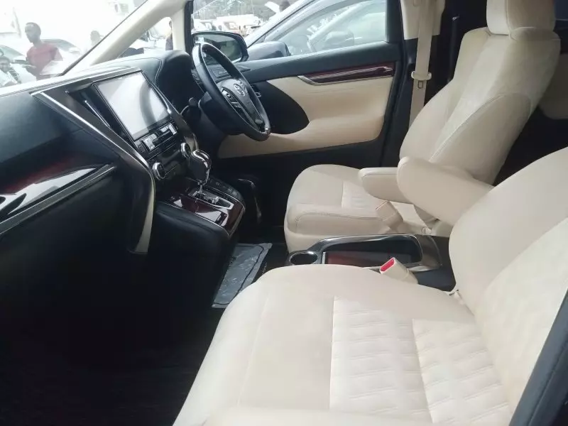 Toyota Alphard   - 2017