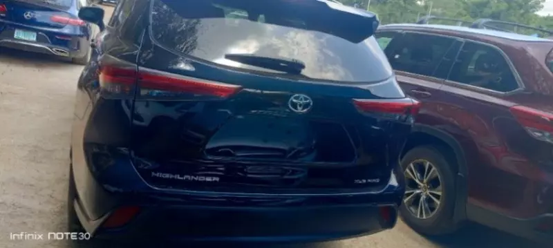 Toyota Highlander   - 2021