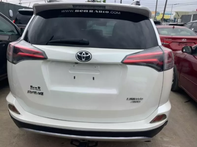 Toyota RAV 4   - 2015
