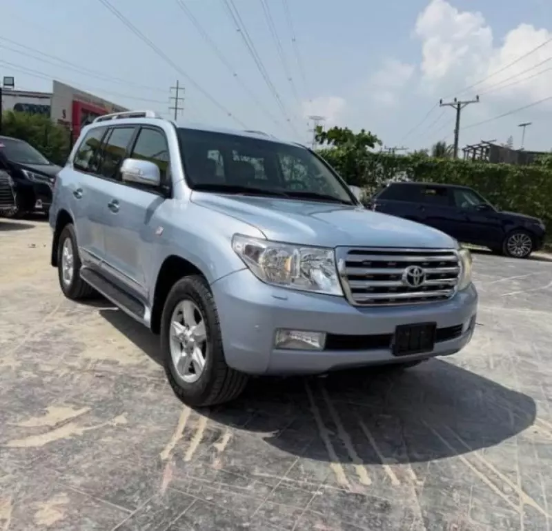 Toyota  Land Cruiser VXR V8   - 2010