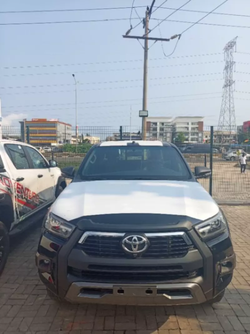 Toyota Hilux   - 2025