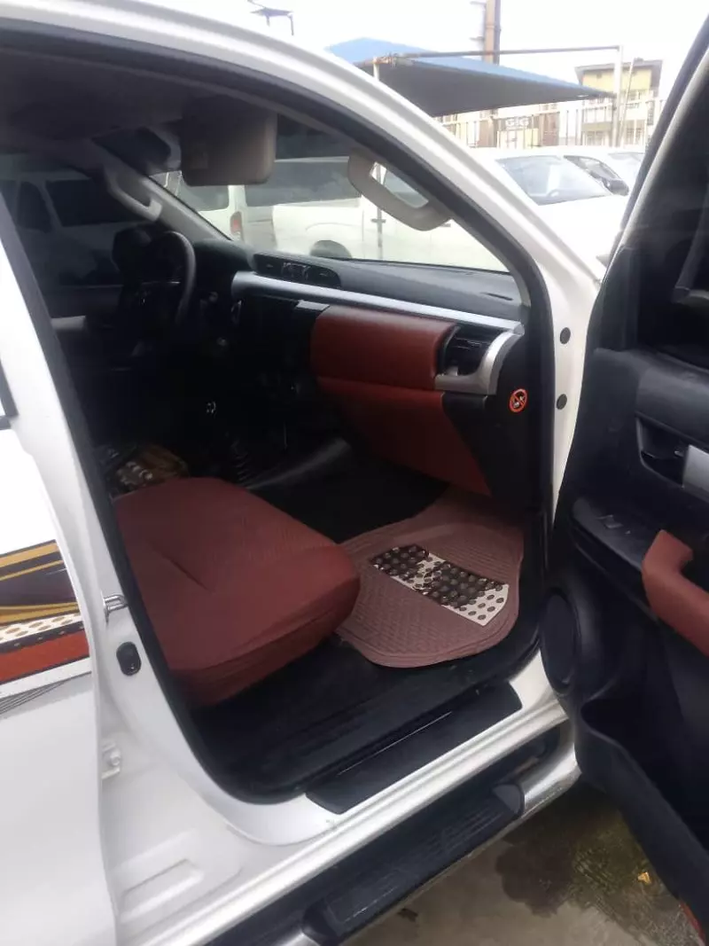 Toyota Hilux   - 2018