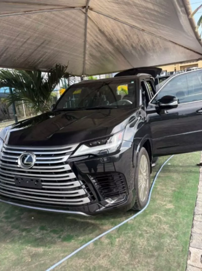 Lexus LX 600