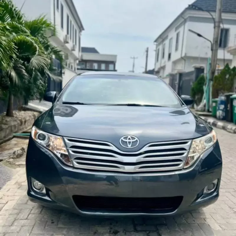 Toyota Camry   - 2010