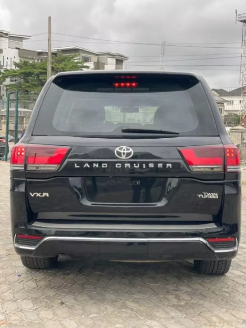 Toyota Landcruiser  V8   - 2011