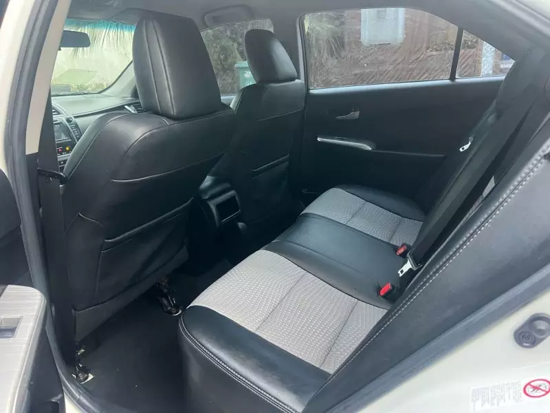 Toyota Camry   - 2012