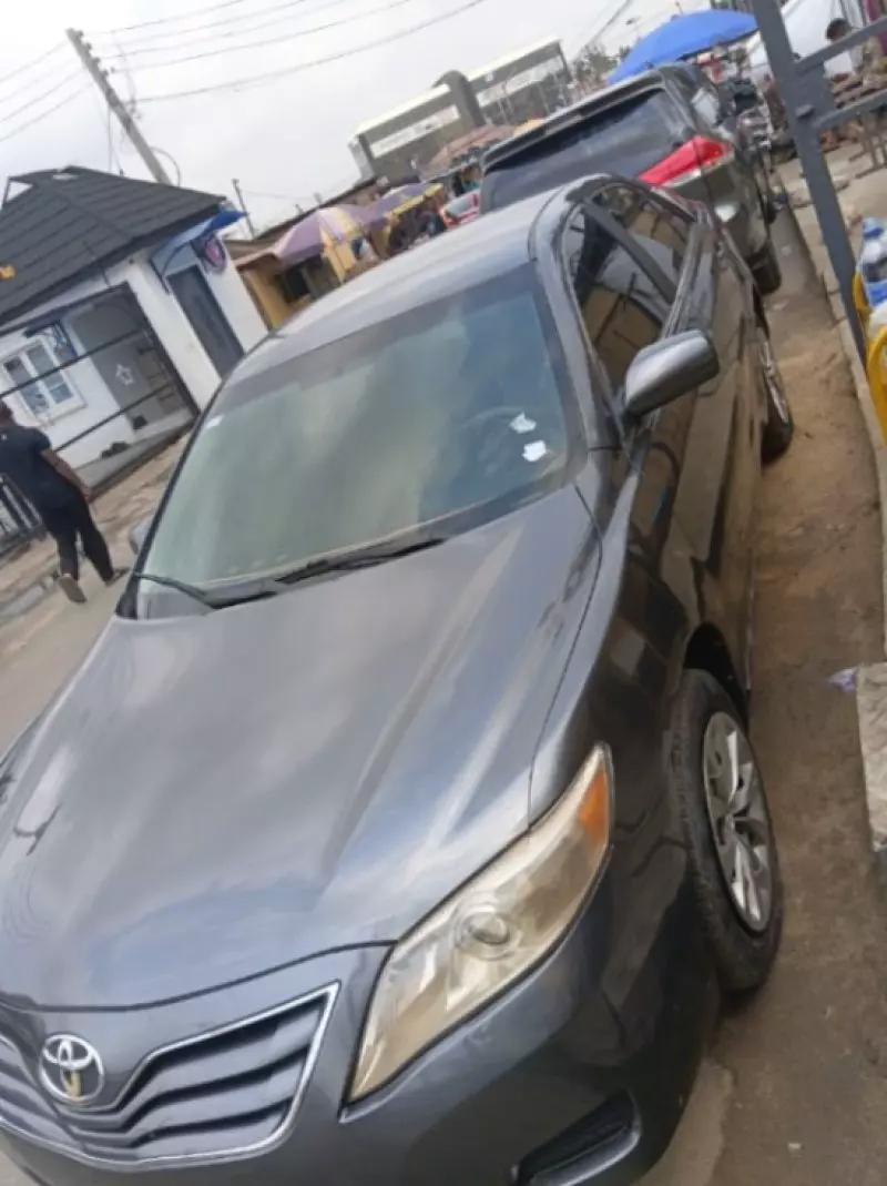 Toyota Camry   - 2011