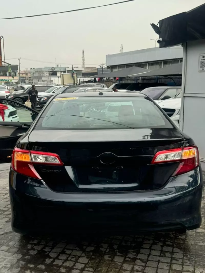 Toyota camry   - 2012