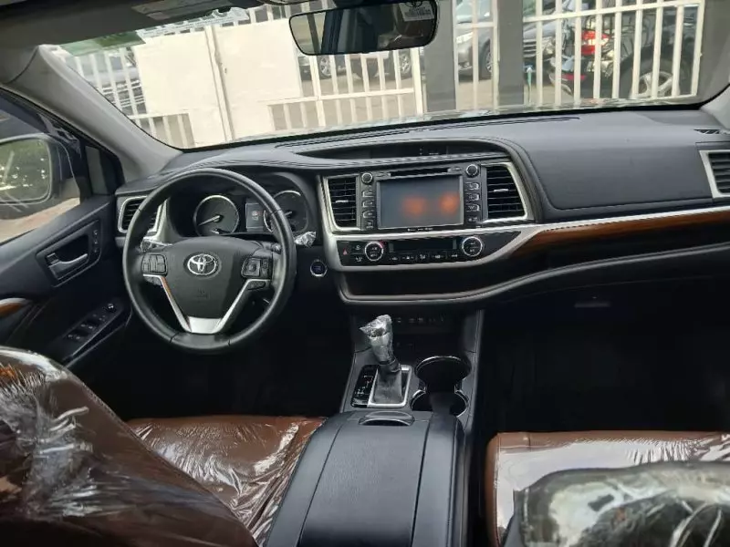 Toyota Highlander   - 2017
