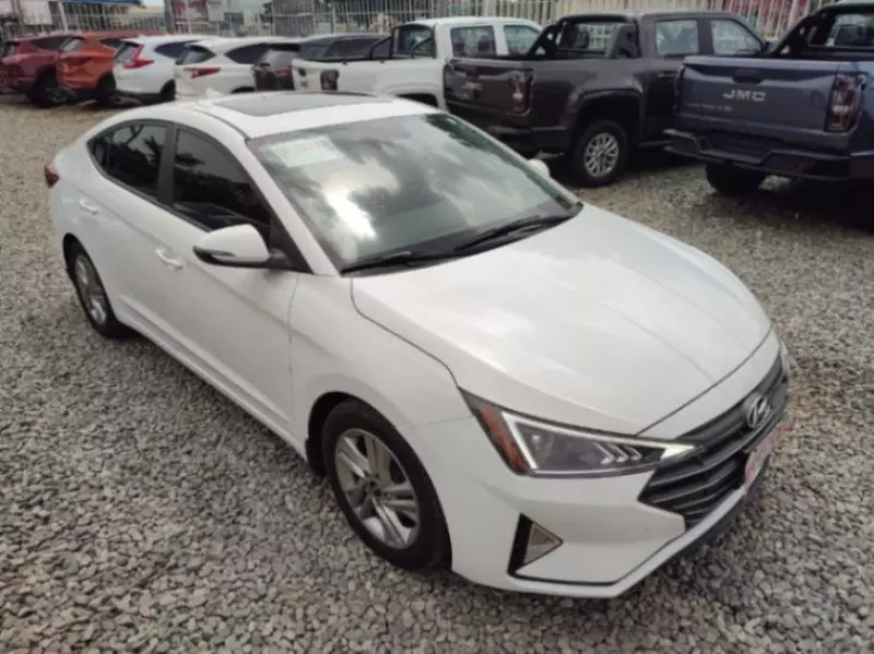 Hyundai Elantra   - 2019