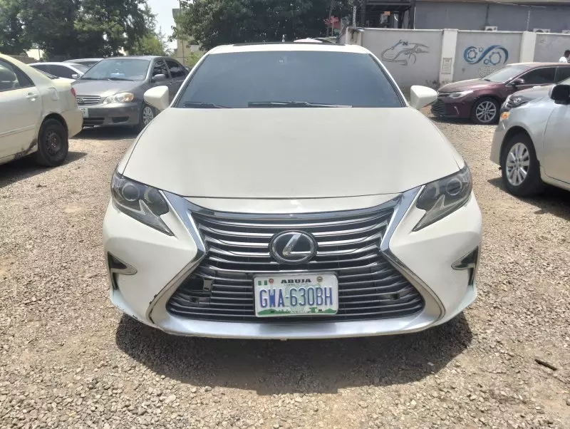 Lexus ES   - 2013