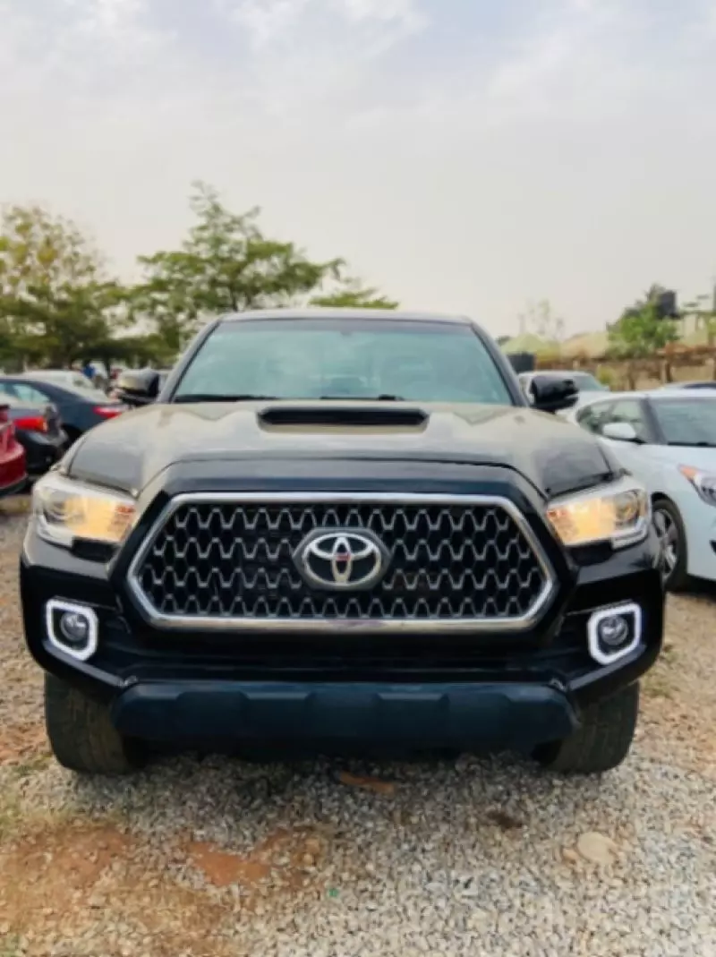 Toyota Tacoma   - 2018