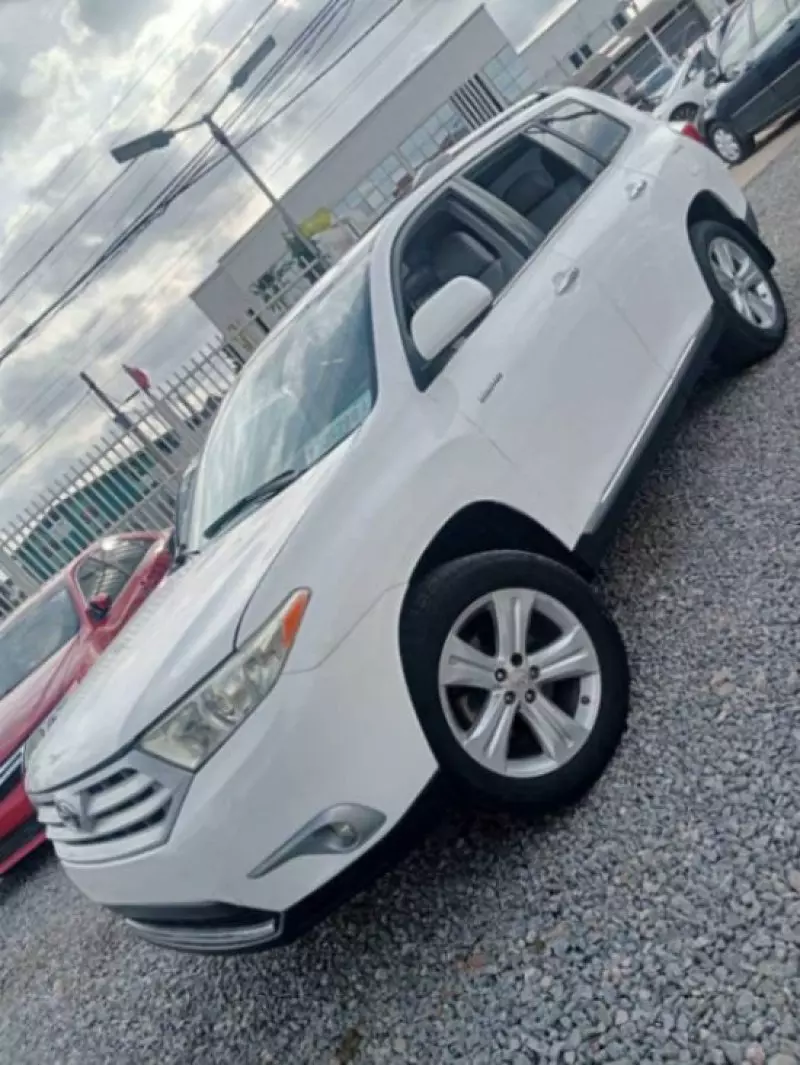 Toyota Highlander   - 2013